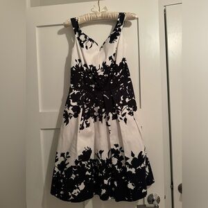 White House Black Market Black & White Dress w/Tags (Size 6)